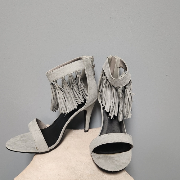 NWT Ashley Stewart Grey Tassel Women's Heels 11 - Picture 3 of 5
